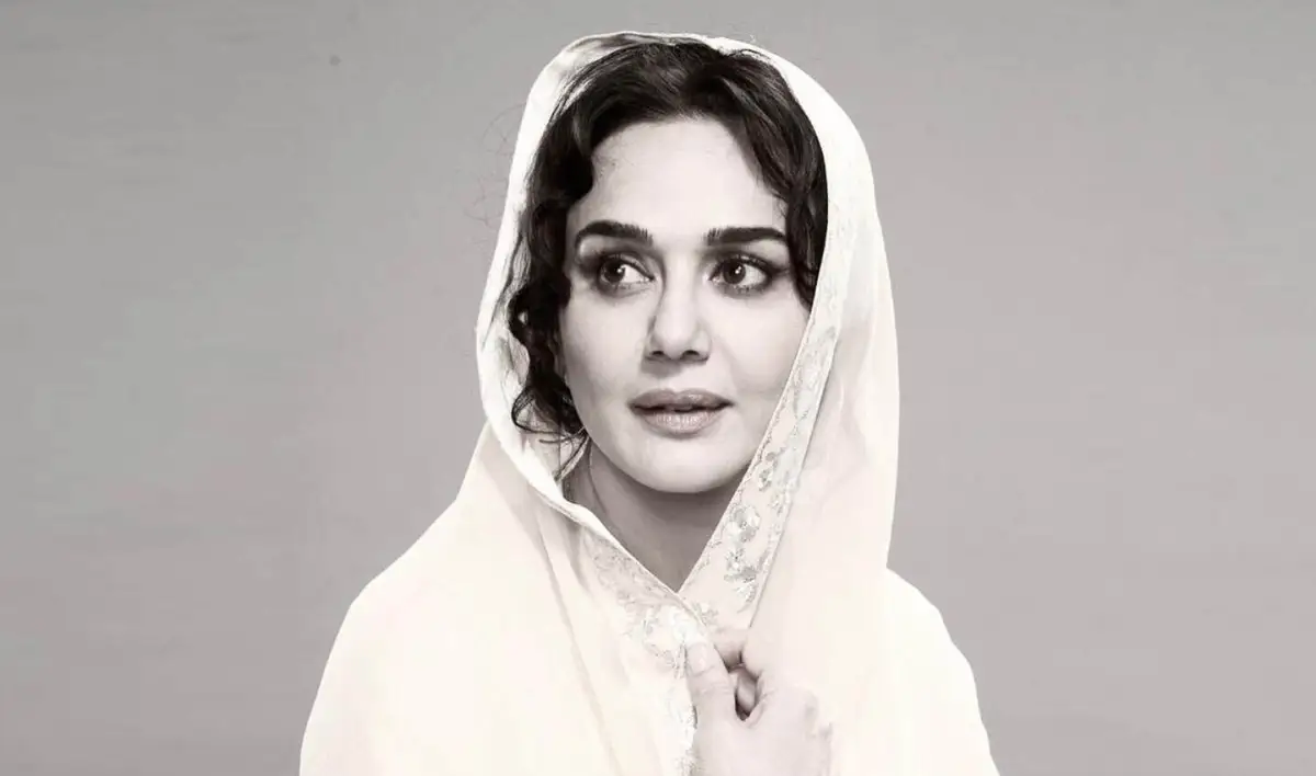 প্রীতি হালকা পোশাক পরা, মনোযোগী ও সুন্দর মুখের ছবি. Channel i News - চ্যানেল আই নিউজ
