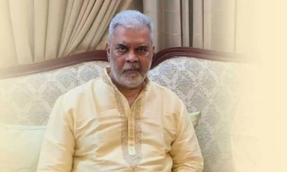 ইলিয়াস কাঞ্চন লন্ডনে ফিরে গেছেন, ছবি দেখা যাচ্ছে বসার ঘরে।. Channel i News - চ্যানেল আই নিউজ