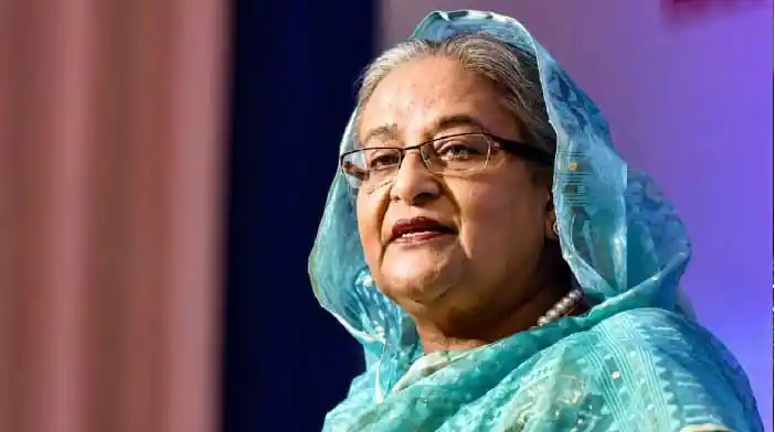 শেখ হাসিনা বাংলাদেশের প্রধানমন্ত্রী, মুখে হাসি ও শান্ত মুখাবয়ব।. Channel i News - চ্যানেল আই নিউজ