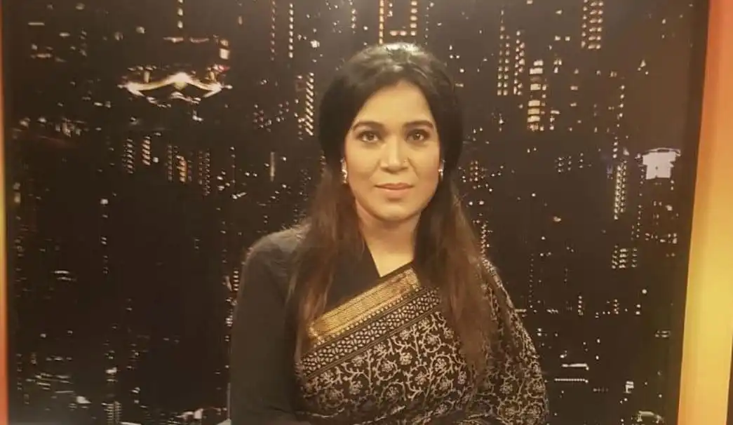 বাংলাদেশের সংবাদ উপস্থাপিকা চ্যানেল আই অনলাইনের জন্য. Channel i News - চ্যানেল আই নিউজ