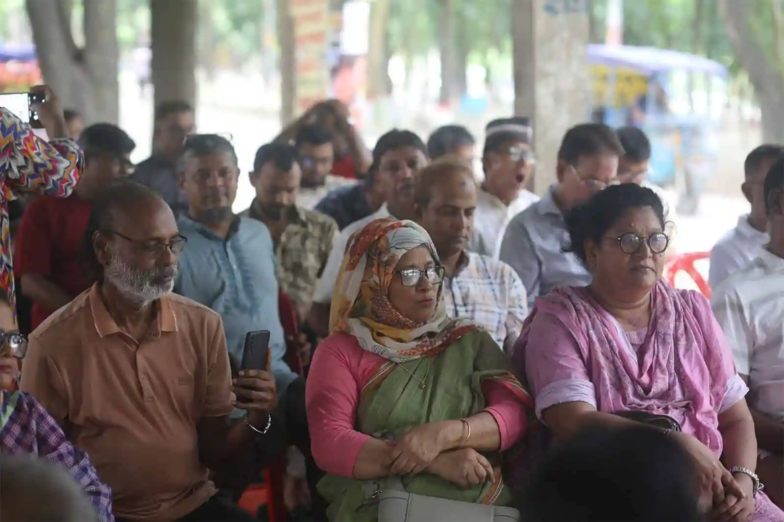 বিভিন্ন কবির কবিতা পাঠের জন্য জমায়েত হয়েছে কবি ও সাহিত্যপ্রেমীরা. Channel i News - চ্যানেল আই নিউজ