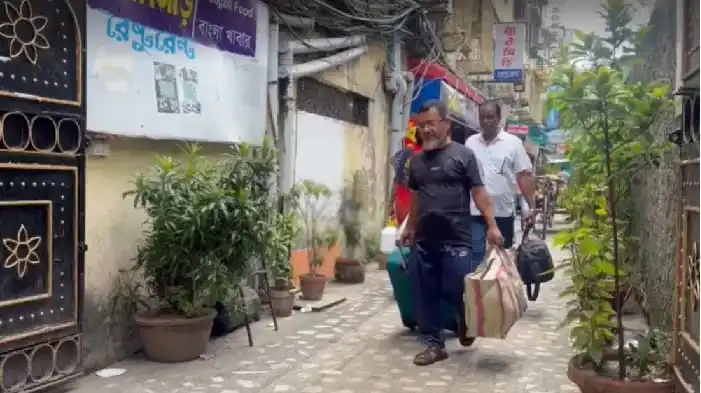 কোলকাতা নিউমার্কেটে বাংলাদেশিদের হোটেল বন্ধের কারণে ভাড়া দ্বিগুণ হয়েছে. Channel i News - চ্যানেল আই নিউজ