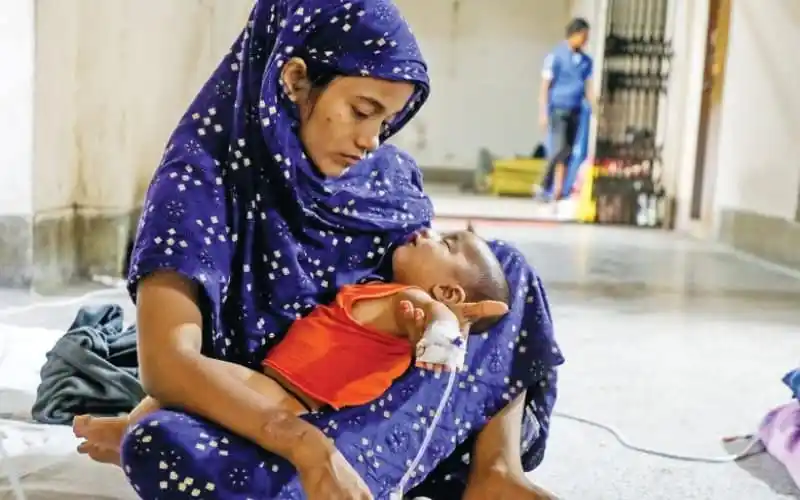 অসুস্থ শিশুদের জন্য হাসপাতালে চিকিৎসা প্রদান করা হচ্ছে. Channel i News - চ্যানেল আই নিউজ