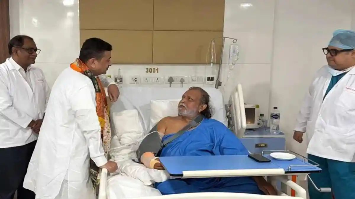 হাসপাতালে মিঠুন চক্রবর্তী, শুভেন্দু ছুটে গেলেন হাসপাতালে. Channel i News - চ্যানেল আই নিউজ