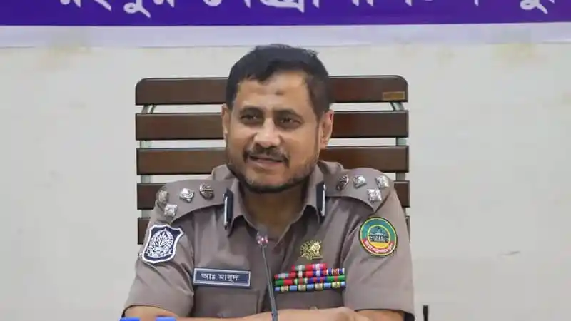 রংপুরের পুলিশ কমিশনারের ছবি, পুলিশ ইউনিফর্মে হাস্যোজ্জ্বল. Channel i News - চ্যানেল আই নিউজ