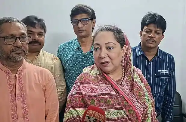 নায়াব ইউসুফের সঙ্গে অন্যান্য ব্যক্তির সাক্ষাৎকারের ছবি. Channel i News - চ্যানেল আই নিউজ