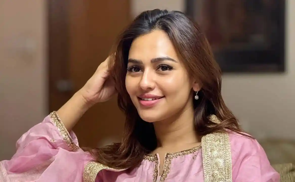 শিল্পীদের আদালতে টানা নিয়ে ক্ষুব্ধ ফারিয়া. Channel i News - চ্যানেল আই নিউজ