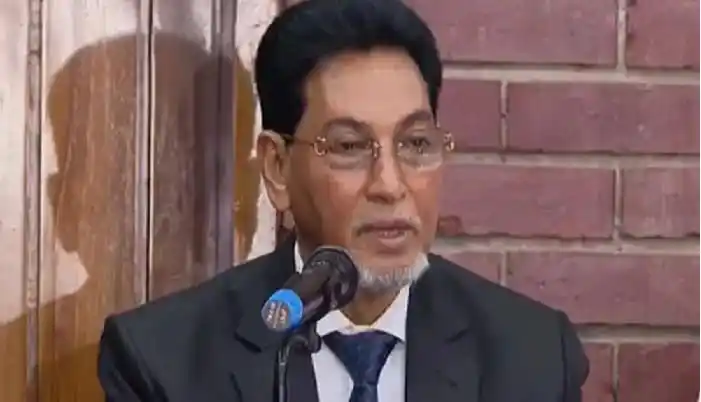 বাংলাদেশের একজন রাজনীতিবিদ speaking at a press conference. Channel i News - চ্যানেল আই নিউজ