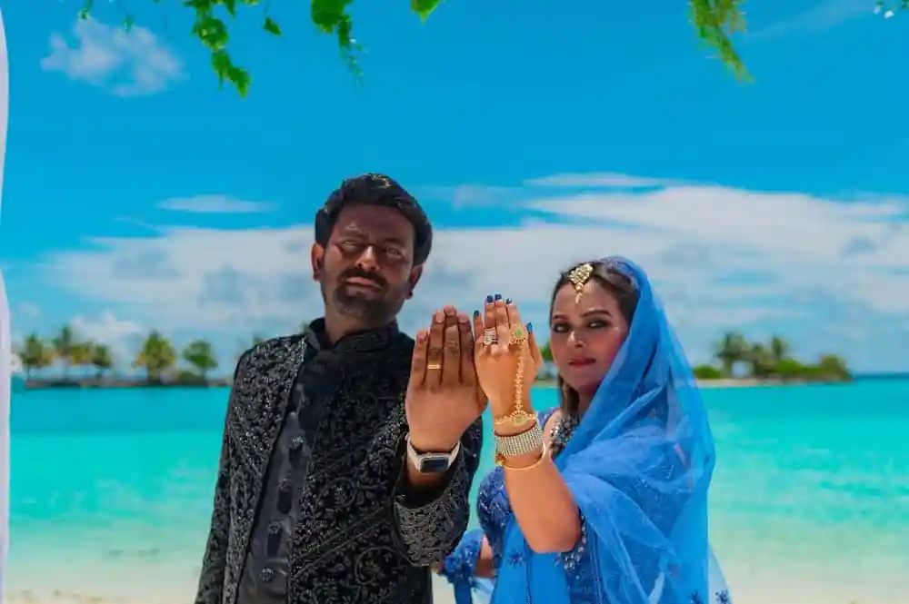 প্রেম মেনে নেয়নি পরিবার, সেই রাজীবের সঙ্গেই মালদ্বীপে পর্ণার বাগদান