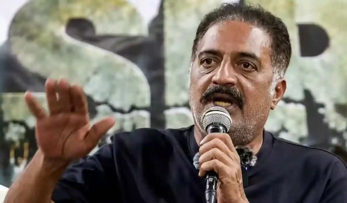 জনপ্রিয় নেতা জনসম্মুখে বক্তৃতা দিচ্ছেন, রাজনৈতিক সমাবেশে. Channel i News - চ্যানেল আই নিউজ