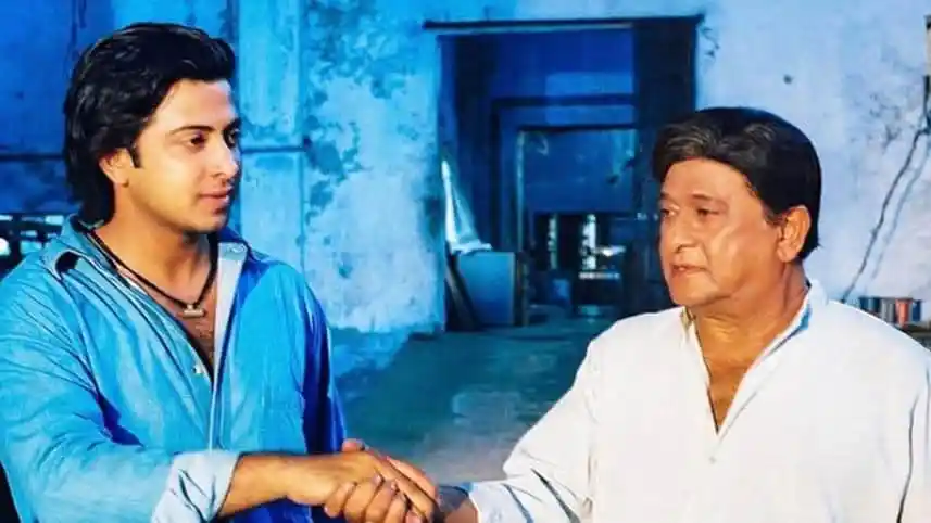 দুইজন ব্যক্তি বন্ধুত্বপূর্ণভাবে হাত মিলাচ্ছেন. Channel i News - চ্যানেল আই নিউজ