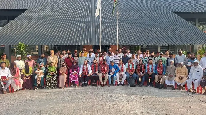 সিরাজগঞ্জে উদ্যোক্তা মিলনমেলায় অংশগ্রহণকারী ব্যক্তিরা. Channel i News - চ্যানেল আই নিউজ