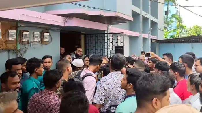 সিলেটে পরিবারের মরদেহ উদ্ধার, ব্যাপক জনসমাগম. Channel i News - চ্যানেল আই নিউজ