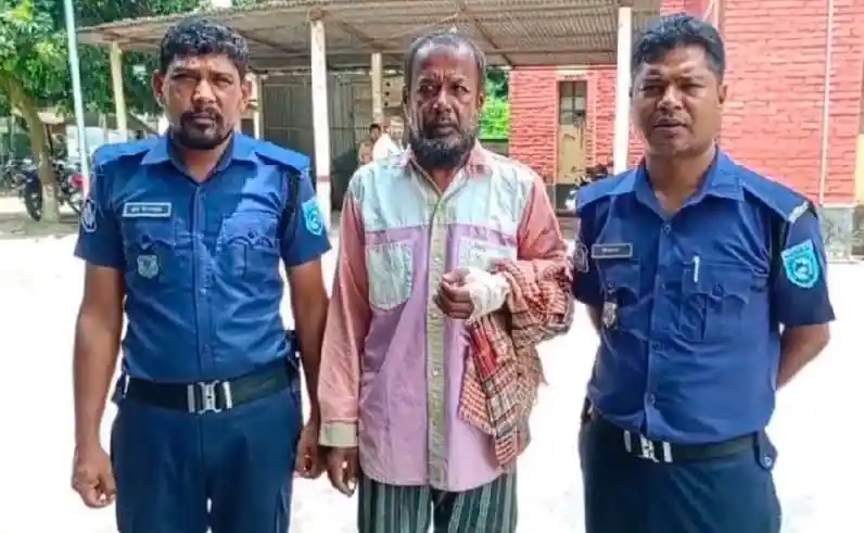 অভিযুক্ত স্বামীকে আটক করে পুলিশ, তালাকপ্রাপ্ত নারীর মৃত্যু তদন্তে. Channel i News - চ্যানেল আই নিউজ