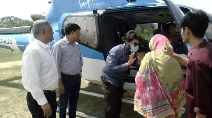 রাবি শিক্ষার্থী এয়ার অ্যাম্বুলেন্সে ঢাকায় নেওয়া হচ্ছে. Channel i News - চ্যানেল আই নিউজ