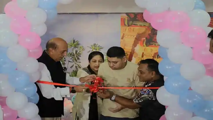 প্রধানমন্ত্রীকে নিয়ে আলোচনা করছেন অতিথিরা, অনুষ্ঠানে balloons ও ব্যানার রয়েছে. Channel i News - চ্যানেল আই নিউজ