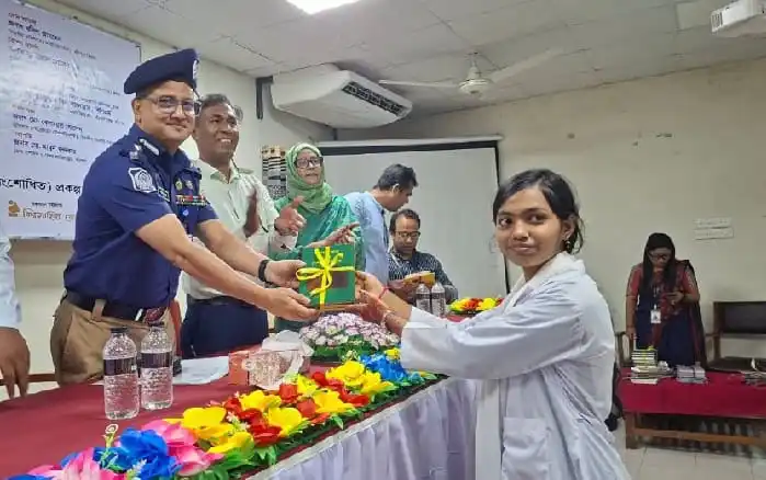 বরিশাল বিভাগীয় পাঠক সমাবেশে পুরস্কার বিতরণ অনুষ্ঠান. Channel i News - চ্যানেল আই নিউজ