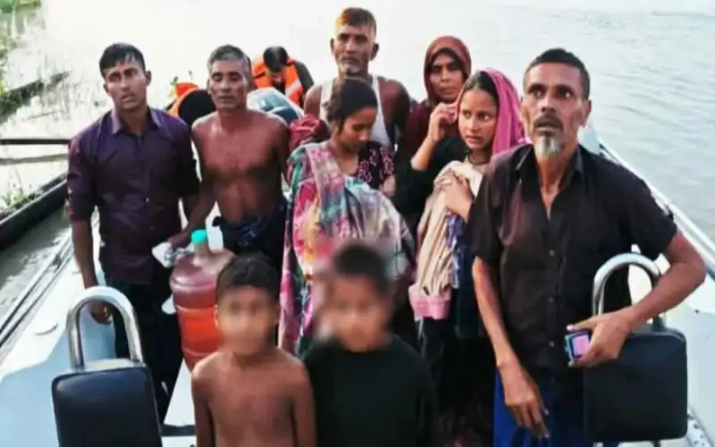 পদ্মায় নৌকাডুবি: উদ্ধার ১০ বাংলাদেশিকে ফেরত দিয়েছে বিএসএফ