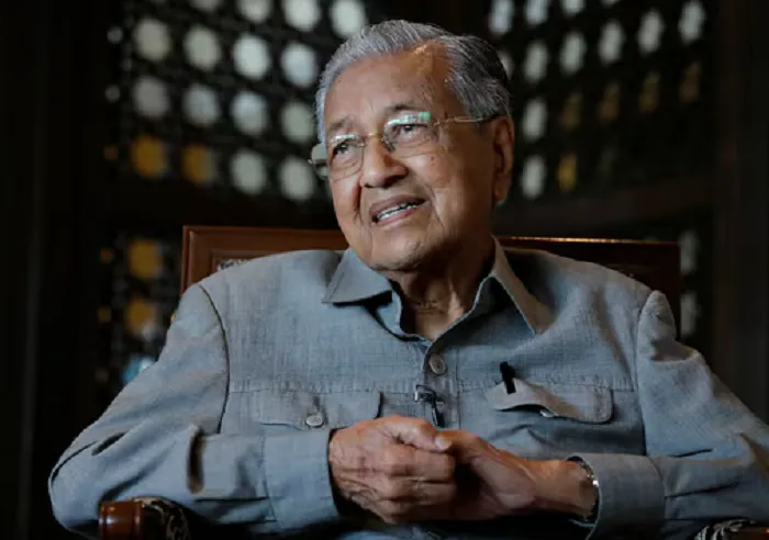 স্ত্রীর মৃত্যুর পর হাসপাতালে মাহাথির