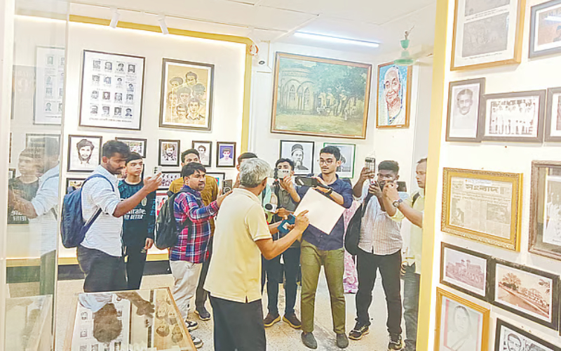 ডাকসু সংগ্রহশালা বিতর্ক: রাজনৈতিক প্রচারমঞ্চ নয়, প্রয়োজন ইতিহাসের নিরপেক্ষ আর্কাইভ
