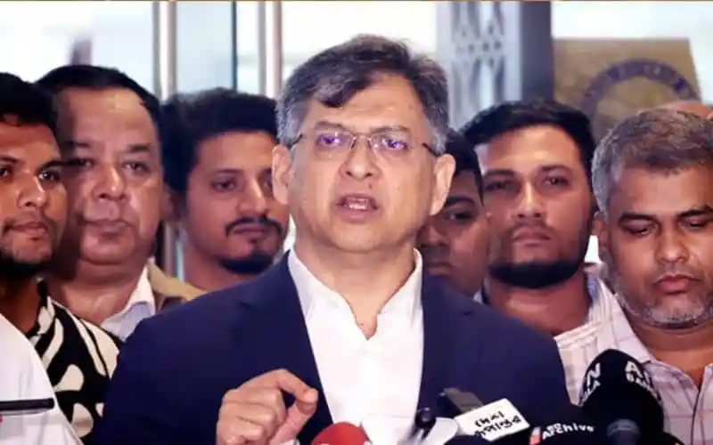 রোহিঙ্গা ক্যাম্পে কাঁটাতারের বেড়া নির্মাণের কথা জানিয়েছেন স্বরাষ্ট্রমন্ত্রী