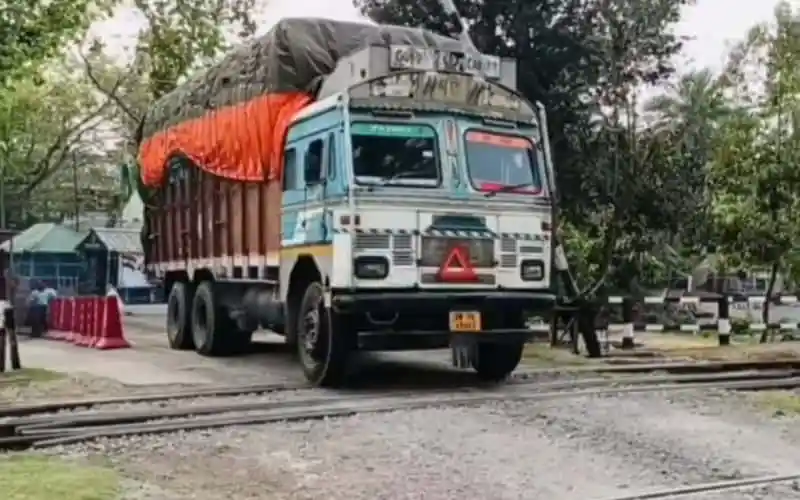৫ দিন পর হিলি বন্দরে আবারও আমদানি-রপ্তানি শুরু
