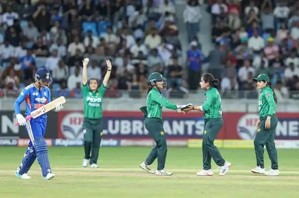 পাকিস্তানকে হারাতে কেবল ৪৬ বল লাগল ভারতের