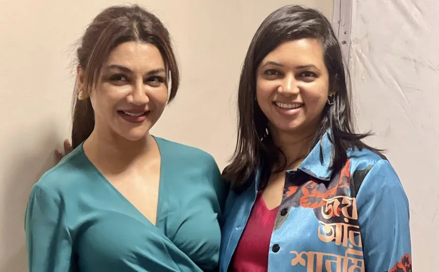 কলকাতায় সেরা চলচ্চিত্রের পুরস্কার পেল ‘জয়া আর শারমিন’
