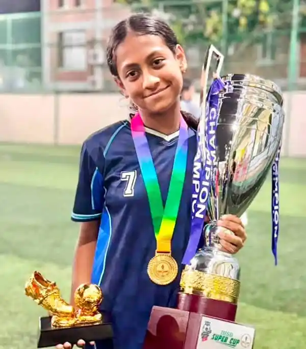 স্কুল টুর্নামেন্টে গোল্ডেন বুট জিতলেন কন্যা, গর্বিত নাফিস ইকবাল