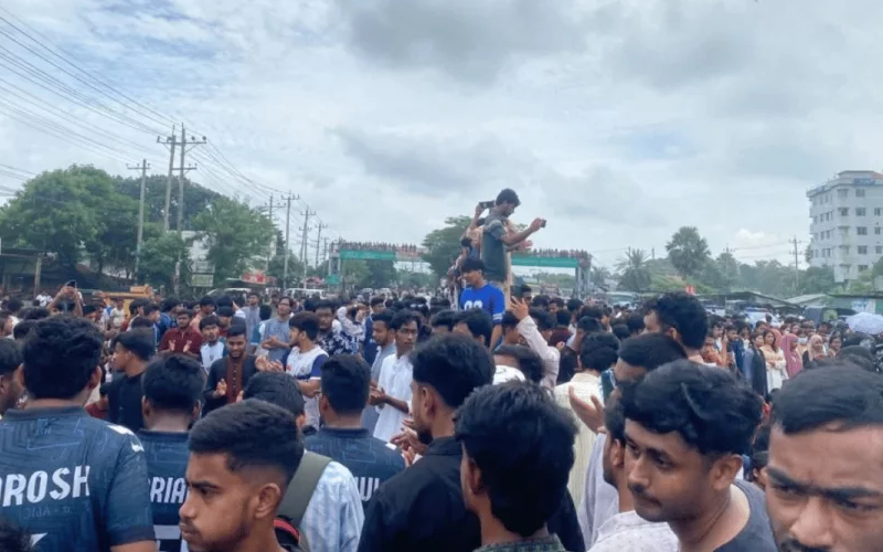 অপ্রতিম হত্যাকাণ্ড: তদন্ত নিয়ে ধোঁয়াশার অভিযোগ করে যা বলছে কুবি শিক্ষার্থীরা