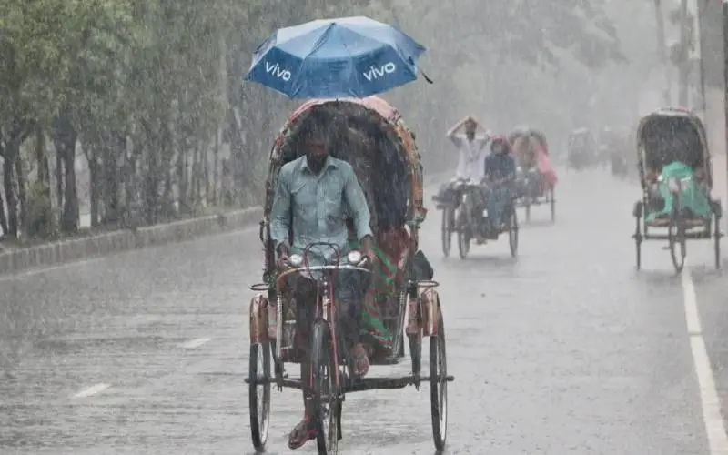 রাজধানীতে ভোর থেকেই তুমুল বৃষ্টি