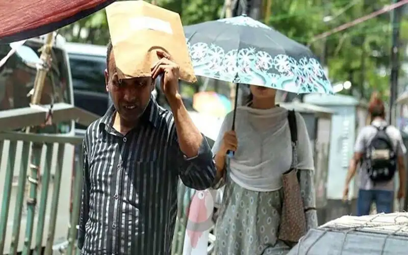ঢাকায় বৃষ্টির সম্ভাবনা, কমছে না গরম