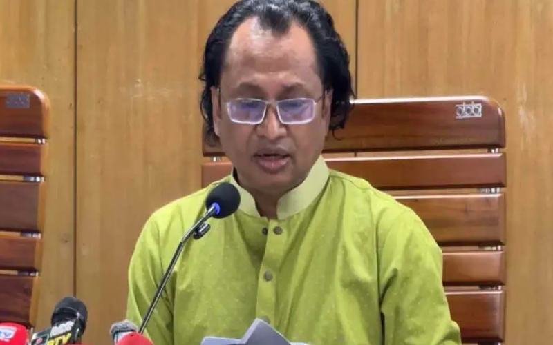 দেশে প্রধানমন্ত্রীর থাকা এখন ‘বেটার প্রায়োরিটি’: প্রধানমন্ত্রীর তথ্য উপদেষ্টা