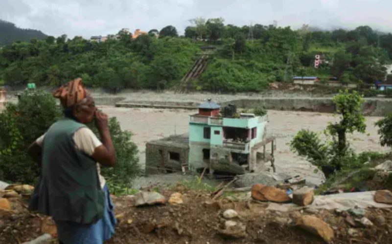 নেপালে মৃতের সংখ্যা হাজার ছাড়িয়েছে