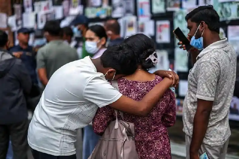 স্বজনের খোঁজে ‘নিখোঁজদের দেয়ালে’ ভিড় নেপালিদের