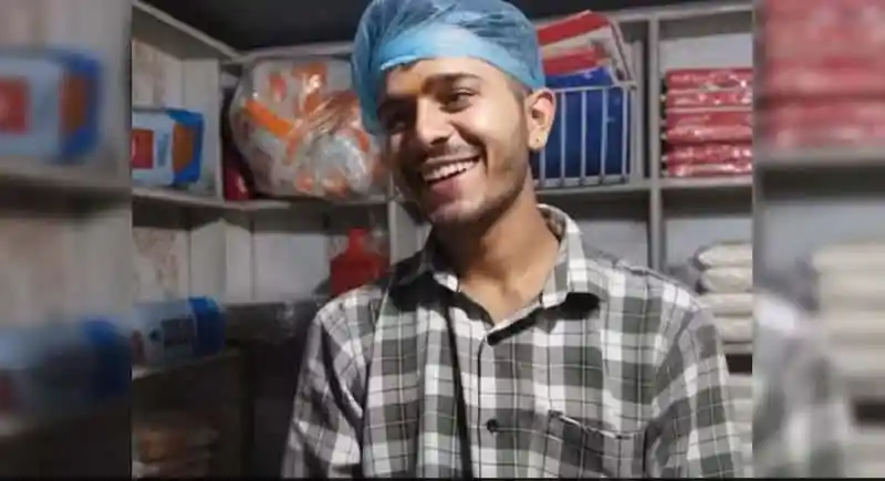 ৩০ হাজার রুপি দিয়ে স্যান্ডউইচের ঠেলা, এখন মাসে আয় ২৫ লাখ