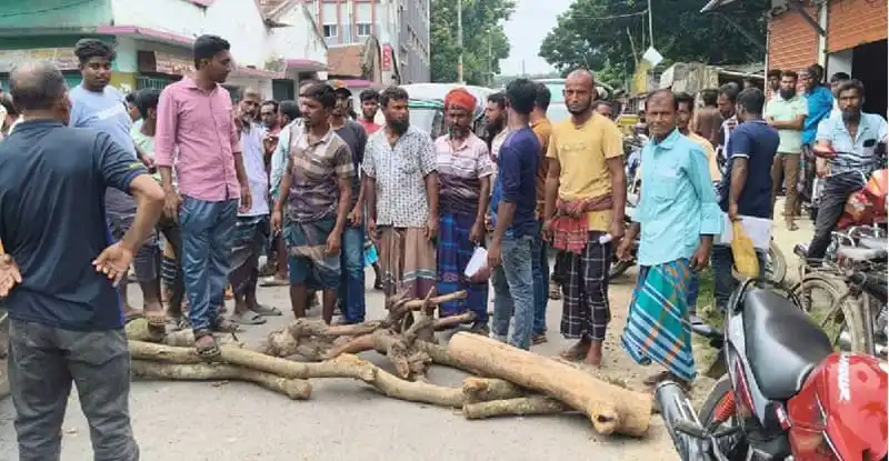 সারের দাবিতে শৈলকুপায় সড়ক অবরোধ, পরে প্রত্যাহার