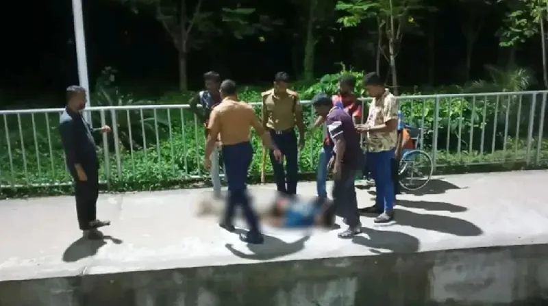রাবি শিক্ষার্থী মারধরের ঘটনায় ৪ রেলকর্মী সাময়িক বরখাস্ত
