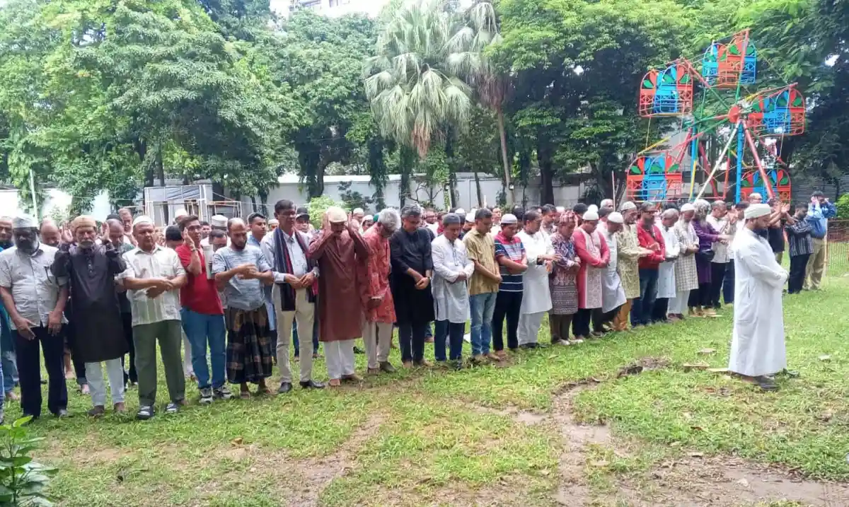 বাংলা একাডেমিতে শিশুসাহিত্যিক আমীরুল ইসলামের জানাজা সম্পন্ন