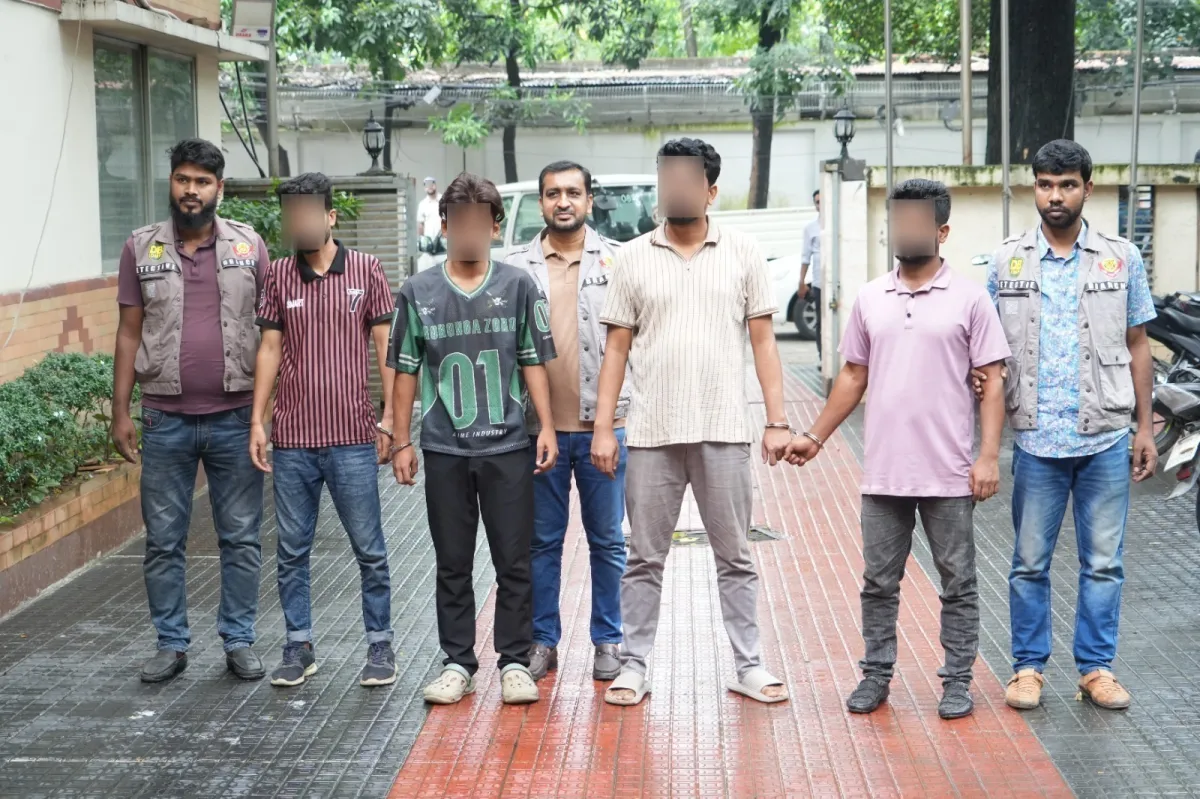 ককটেল বিস্ফোরণে জড়িত কার্যক্রম নিষিদ্ধ আওয়ামী লীগ কর্মীরা: ডিএমপি