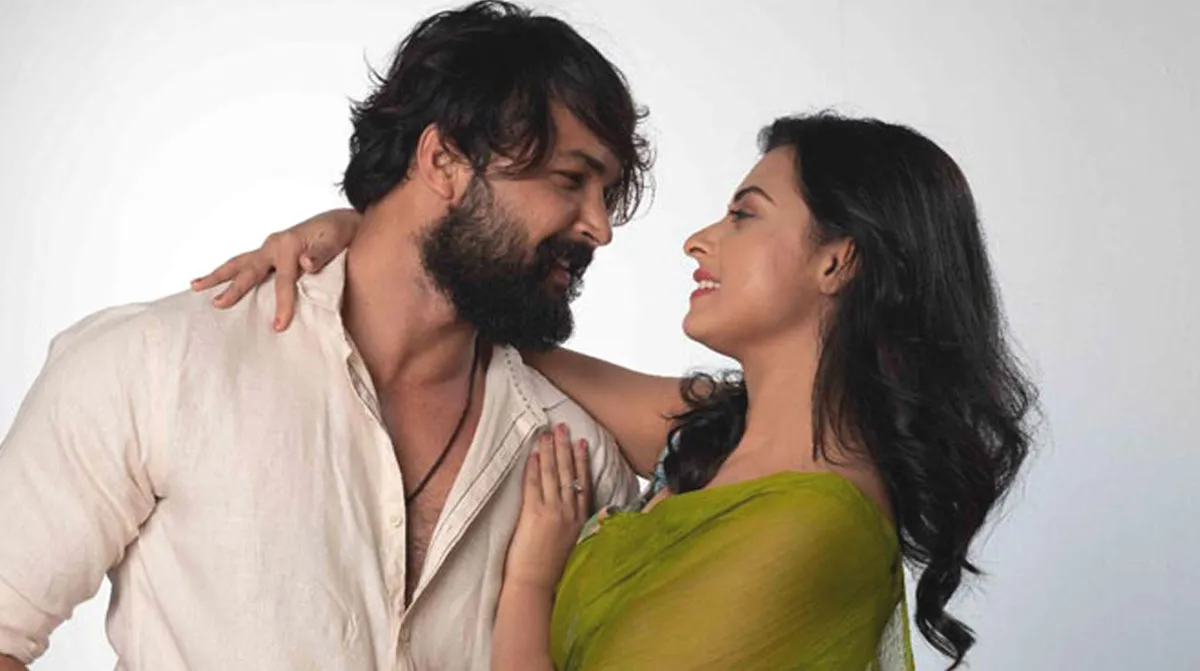 আইস্ক্রিনে আদর-বুবলীর ‘তালাশ’