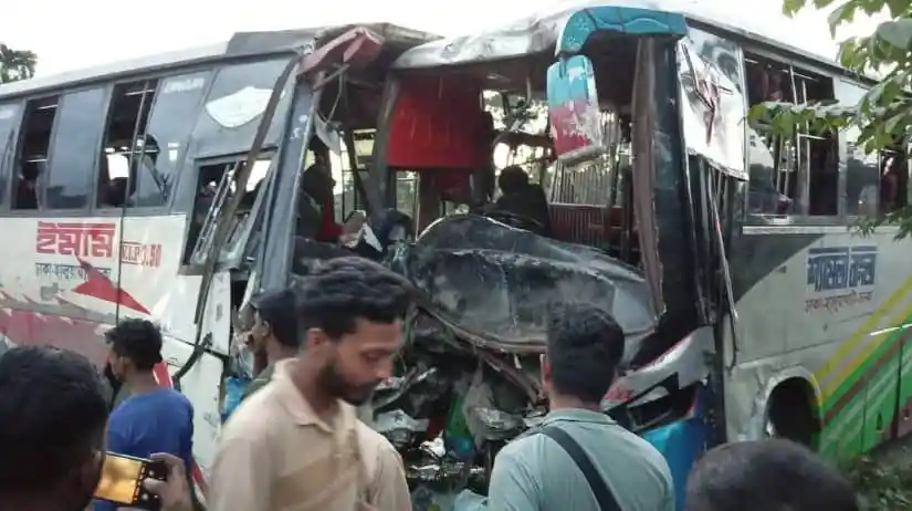 যাত্রীবাহী দুই বাসের সংঘর্ষে তিনজন নিহত