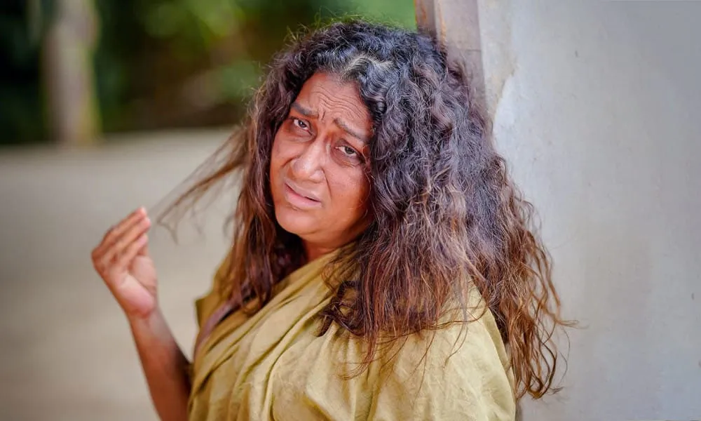 ‘জাতীয় ফুফু’ দীপা খন্দকার পাগল হলেন কীভাবে!