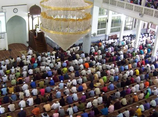 জুমার দিনে যে আমলটি বেশি বেশি করার কথা বলেছেন রাসুল (স.)