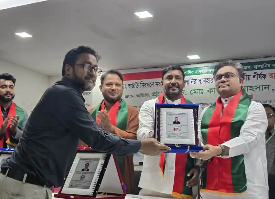 পরিবেশ সাংবাদিকতায় ‘গ্রিনম্যান অ্যাওয়ার্ড’ পেলেন মাহমুদ সোহেল