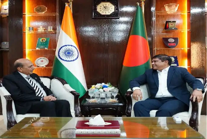 প্রতিরক্ষা উপদেষ্টার সঙ্গে ভারতীয় হাইকমিশনার দীনেশ ত্রিবেদীর সাক্ষাৎ