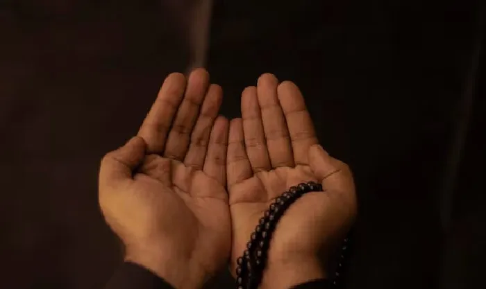 বিপদে সুরক্ষা পেতে নবীজির শেখানো ৫ দোয়া