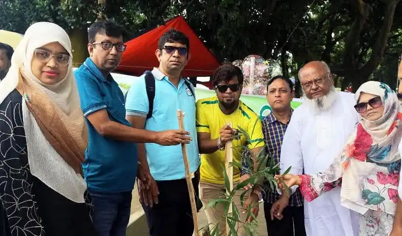 চাঁদপুরে ‘ক্লিন চাঁদপুর’ ও পরিবেশ আইনবিদ সমিতির বৃক্ষরোপণ কর্মসূচি