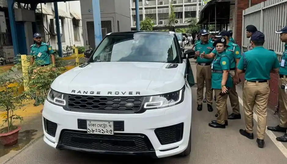 ট্রাফিক আইন লঙ্ঘনে মন্ত্রীর গাড়ির বিরুদ্ধে মামলা