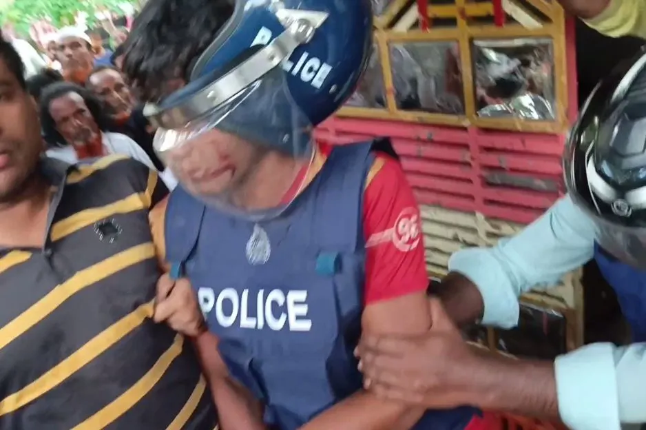 ৭ বছরের শিশুকে ধর্ষণের পর হত্যা, ধর্ষকের বাড়ি ঘেরাও